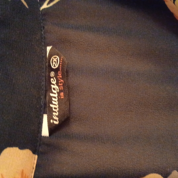 Hi/Lo Floral Print Blouse - Picture 3 of 3